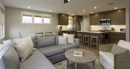 Oceanside home with plunge pool! Pet friendly!