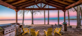 Perfect Lakehouse ~Dock w/ 2 slips ~Kayaks ~Ramp