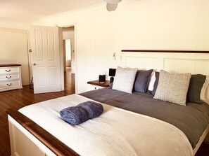 3 bedrooms, iron/ironing board, free WiFi, bed sheets