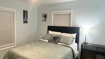 5 bedrooms, free WiFi, bed sheets