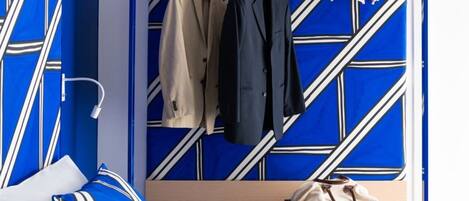 2 chambres, coffres-forts dans les chambres, bureau