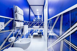 Shower, hair dryer, bidet, towels