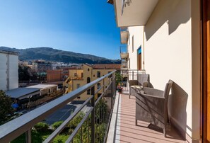 Property grounds - Two bedrooms New Family home in Sorrento center (Sorrento)