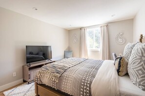 3 slaapkamers, een strijkplank/strijkijzer, wifi, beddengoed