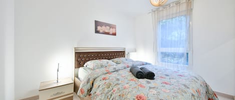 2 bedrooms, iron/ironing board, free WiFi, bed sheets
