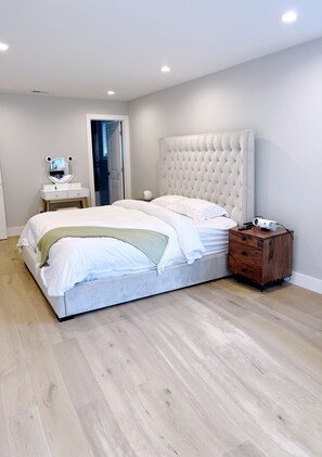 Premium Apartment | Egyptian cotton sheets, premium bedding, down duvets, memory-foam beds - Lux Apartment on hill close to SF (Daly City)