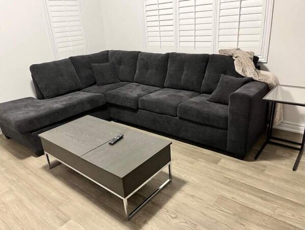 Smart TV - Luxury Brand New Vacation Home - 8 mins to Falls - Family Home - Laundry (Niagara Falls)