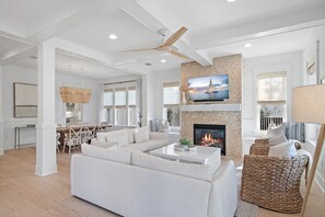 Smart-TV, Kamin, Stereoanlage