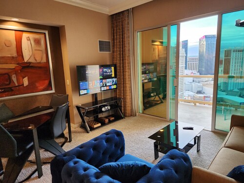 Penthouse Studio with Balcony! Strip View