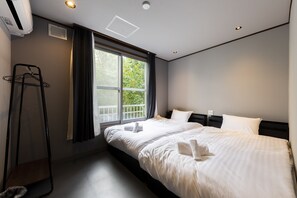 5 habitaciones, cortinas blackout y tabla de planchar con plancha 