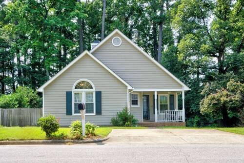 3 Bed, Jaccuzzi, Kids Essentials, Walk to Restaurant, Keurig, Grill,Ofiice,Crib,