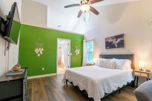 3 bedrooms, desk, iron/ironing board, free WiFi