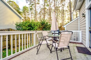Outdoor dining - 3 Bed, Jaccuzzi, Kids Essentials, Walk to Restaurant, Keurig, Grill,Ofiice,Crib, (Cary)