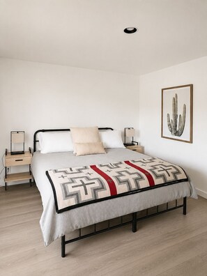 3 chambres, fer et planche à repasser, Wi-Fi, draps fournis