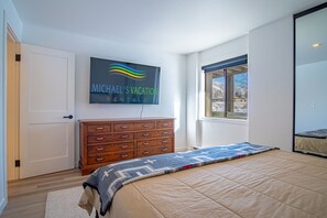 3 chambres, fer et planche à repasser, Wi-Fi, draps fournis