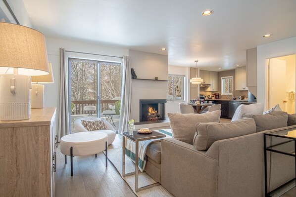 Smart TV, fireplace - Indian Springs Oasis - Near Ski Slopes & Resort Amenities (Sun Valley)