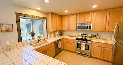 French Style Cozy Home - Temporary Housing!
Desired Rocklin Location!