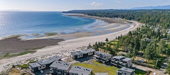 Saratoga Sands at THE BEACH HOUSE