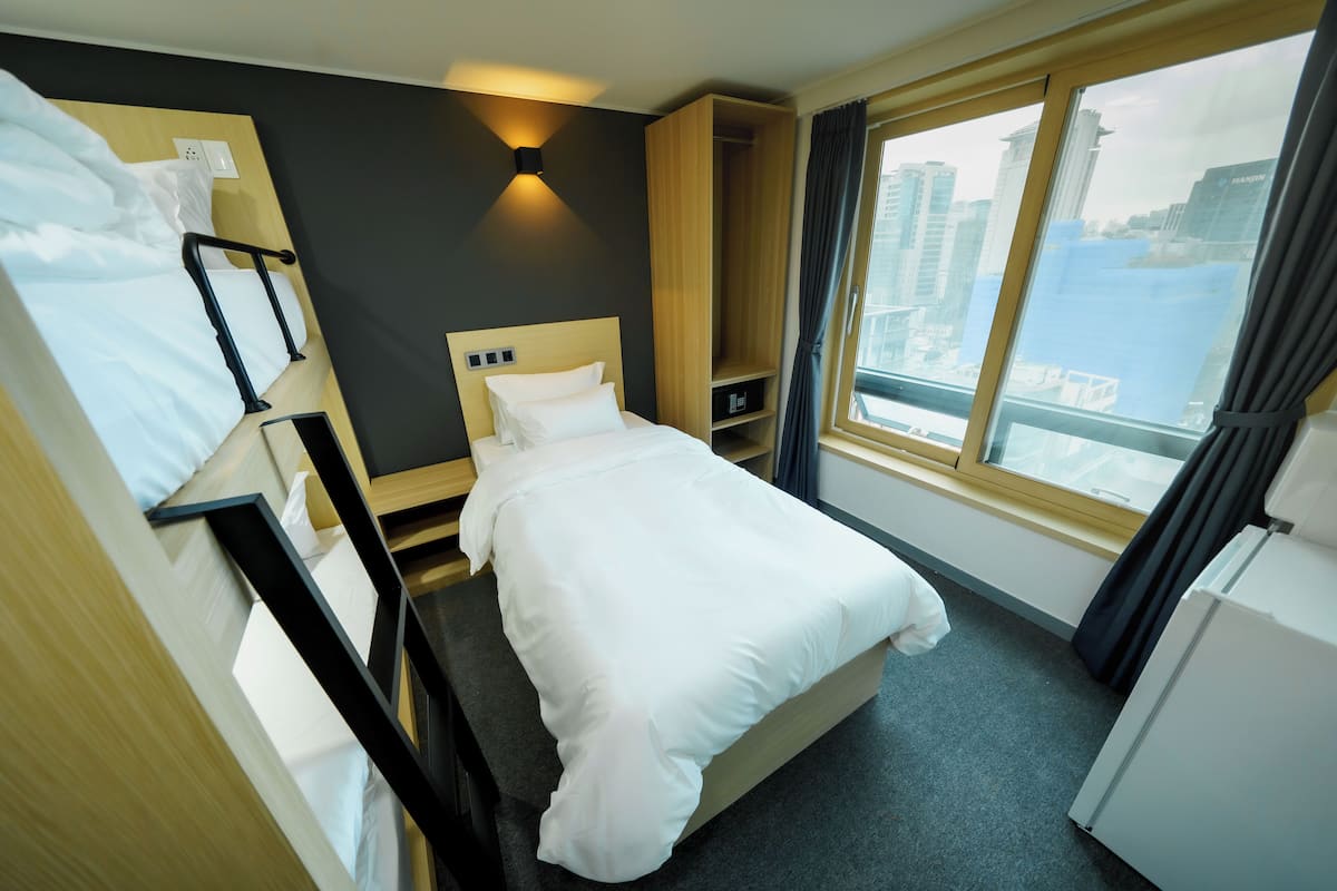 In-room safe, soundproofing, iron/ironing board, free WiFi
