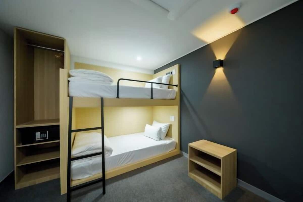 In-room safe, soundproofing, iron/ironing board, free WiFi