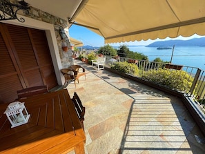 Outdoor dining - Pellegrini Boutique Villa Lake View (Verbania)