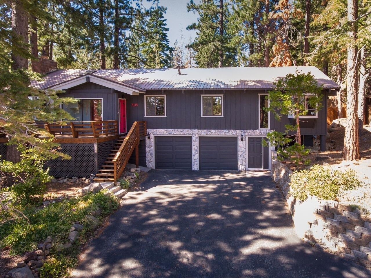 Tahoe City Retreat with A/C & hot tub -Dollar Point- walk to beach - fenced yard