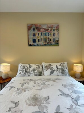 1 bedroom, desk, free WiFi, bed sheets