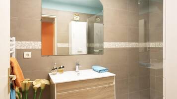 Doccia, asciugacapelli, asciugamani