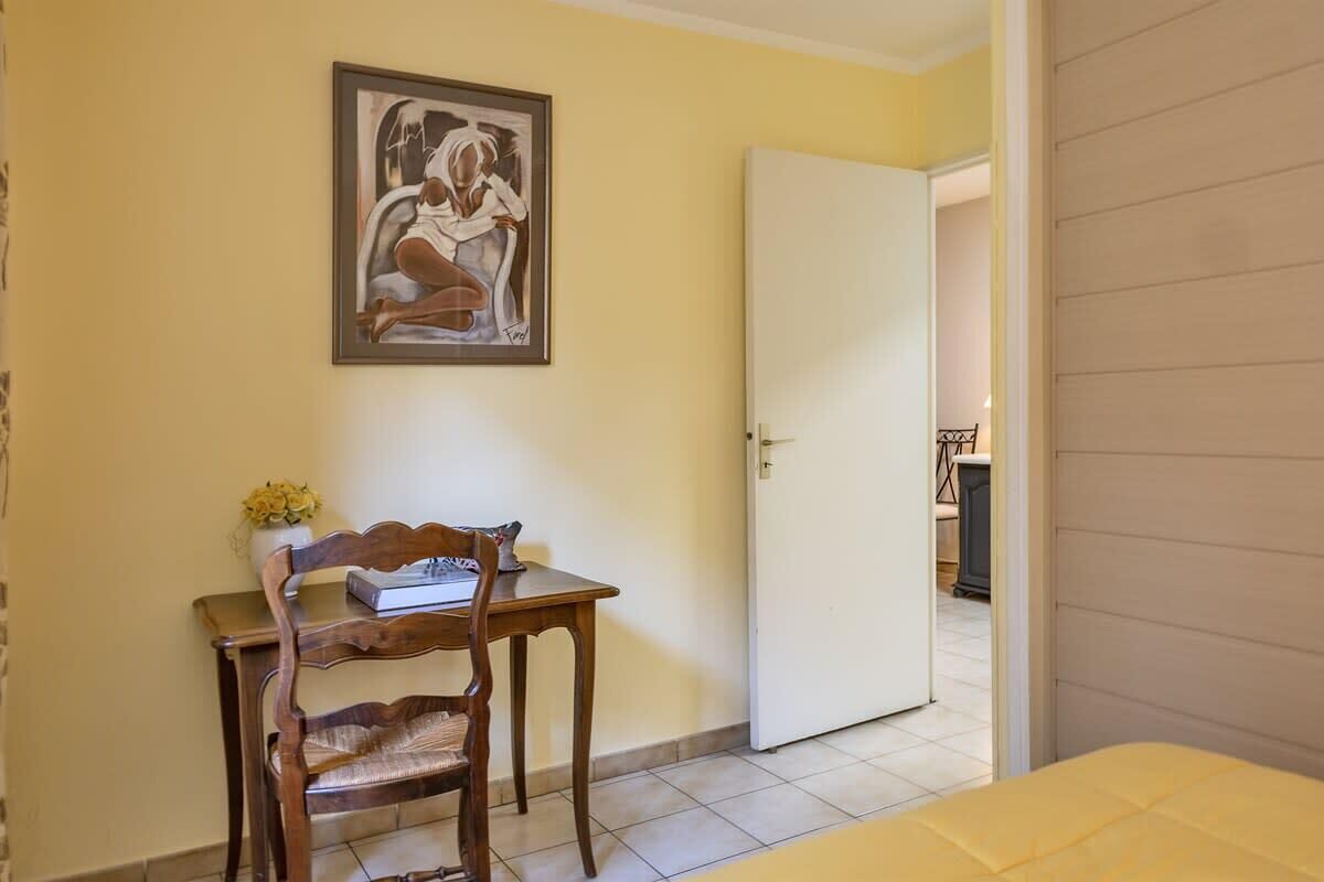 1 chambre, fer et planche à repasser, Wi-Fi, draps fournis