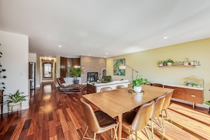 Dining - EVANSTON whole building, 2 units combined sleeps 12, 5 bed 5 bath (Evanston)