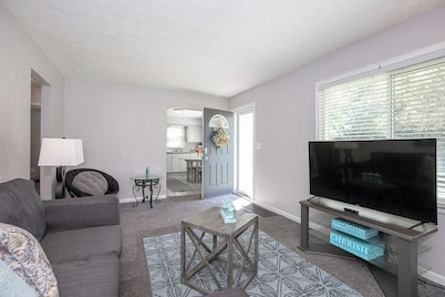 Cute 3Bdrm House | Laundry, Game Room, Backyard