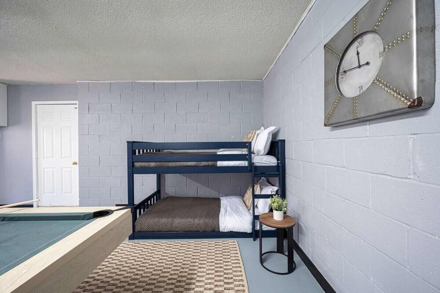 The Bubbling Well: 7-10 Min from Lake Norman, Sleeps 10, Game Room