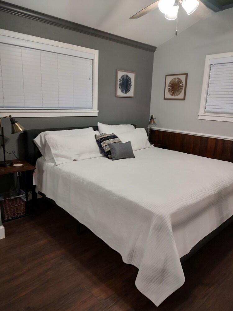 Simply Suite Retreat in Red Rock, Texas close to Lockhart, Bastrop, and