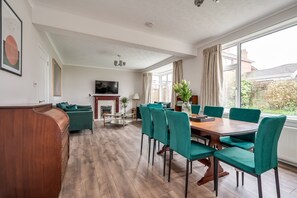 Dining - Cavehill View. An elegant 4 BR house with parking. Your perfect Belfast retreat! (Belfast)