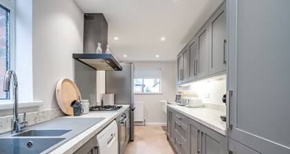 Cavehill View. An elegant 4 BR house with parking. Your perfect Belfast retreat!