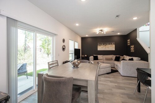 Modern 3Bdrm Home | Family-Friendly, Close to Zoo