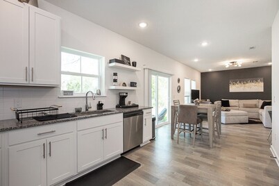 Modern 3Bdrm Home | Family-Friendly, Close to Zoo