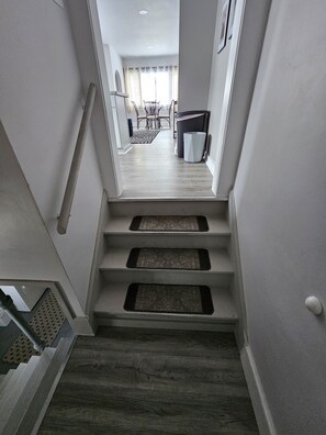 Interior - Becky's Bee Hive, Clean, Cozy, Affordable and Family Friendly! (Ironwood)