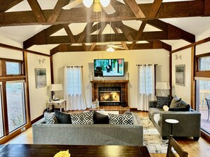 Smart TV, fireplace - This gorgeous lakefront home with beautiful seasonal views (Hartwell)