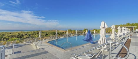 حمّام سباحة مُدفَّأ