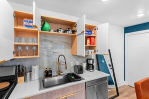 Fridge, microwave, oven, stovetop - Cozy Apartment Downtown Dallas 1bed (Dallas)