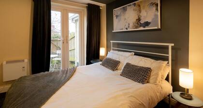 2BR Headington Flat | Central & Free Parking