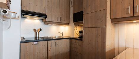 Fridge, microwave, dishwasher, coffee/tea maker