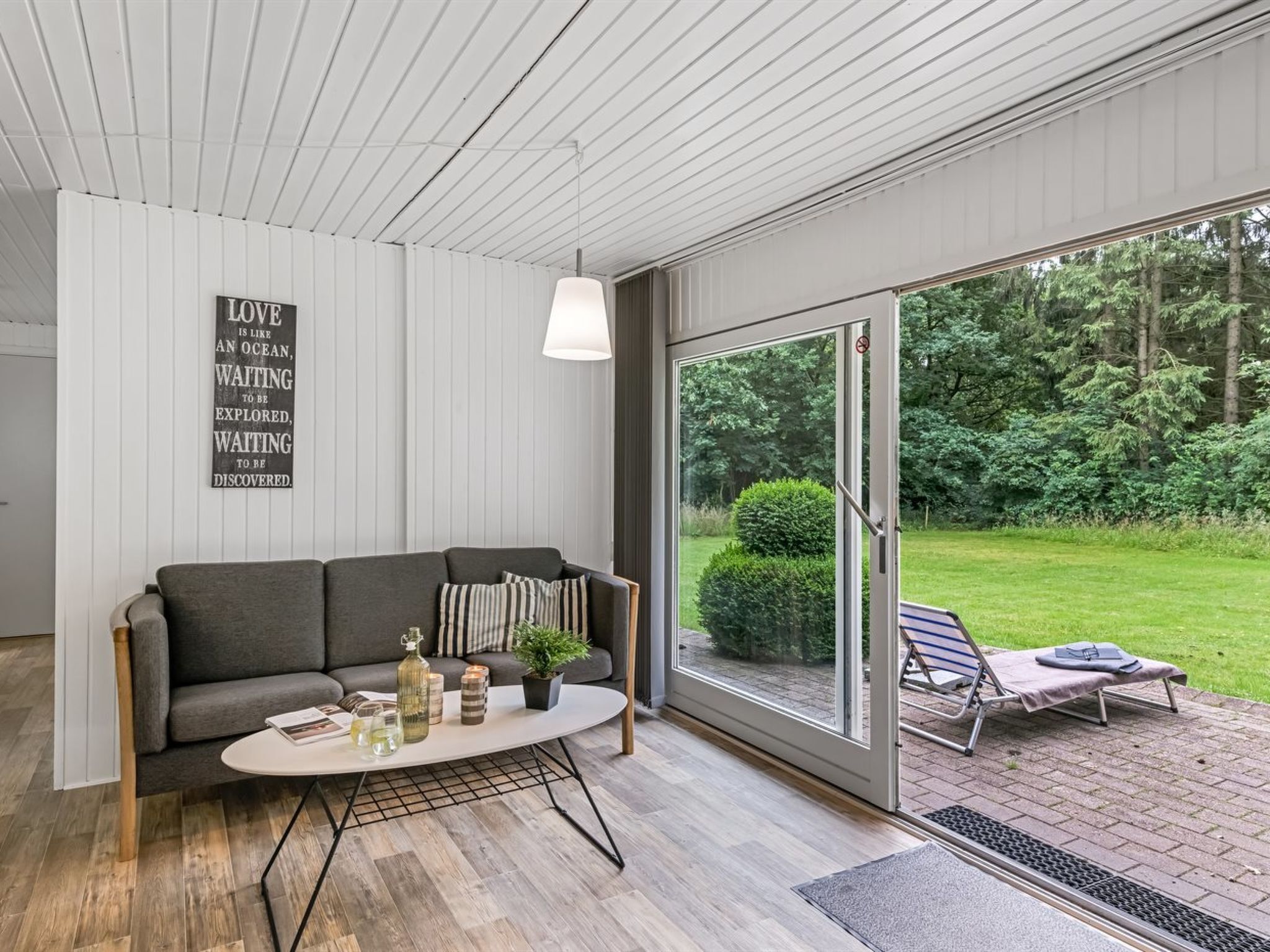 Televisie en een open haard