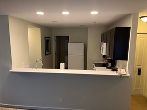 冷蔵庫、電子レンジ、オーブン、食器洗い機