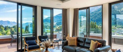 Televisión, chimenea, oficina