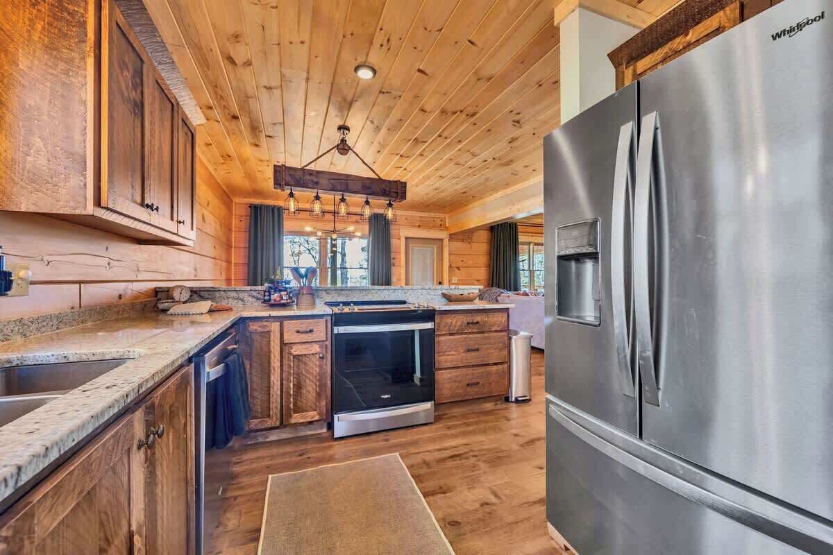 Frigorífic, microones, forn i placa de cuina 