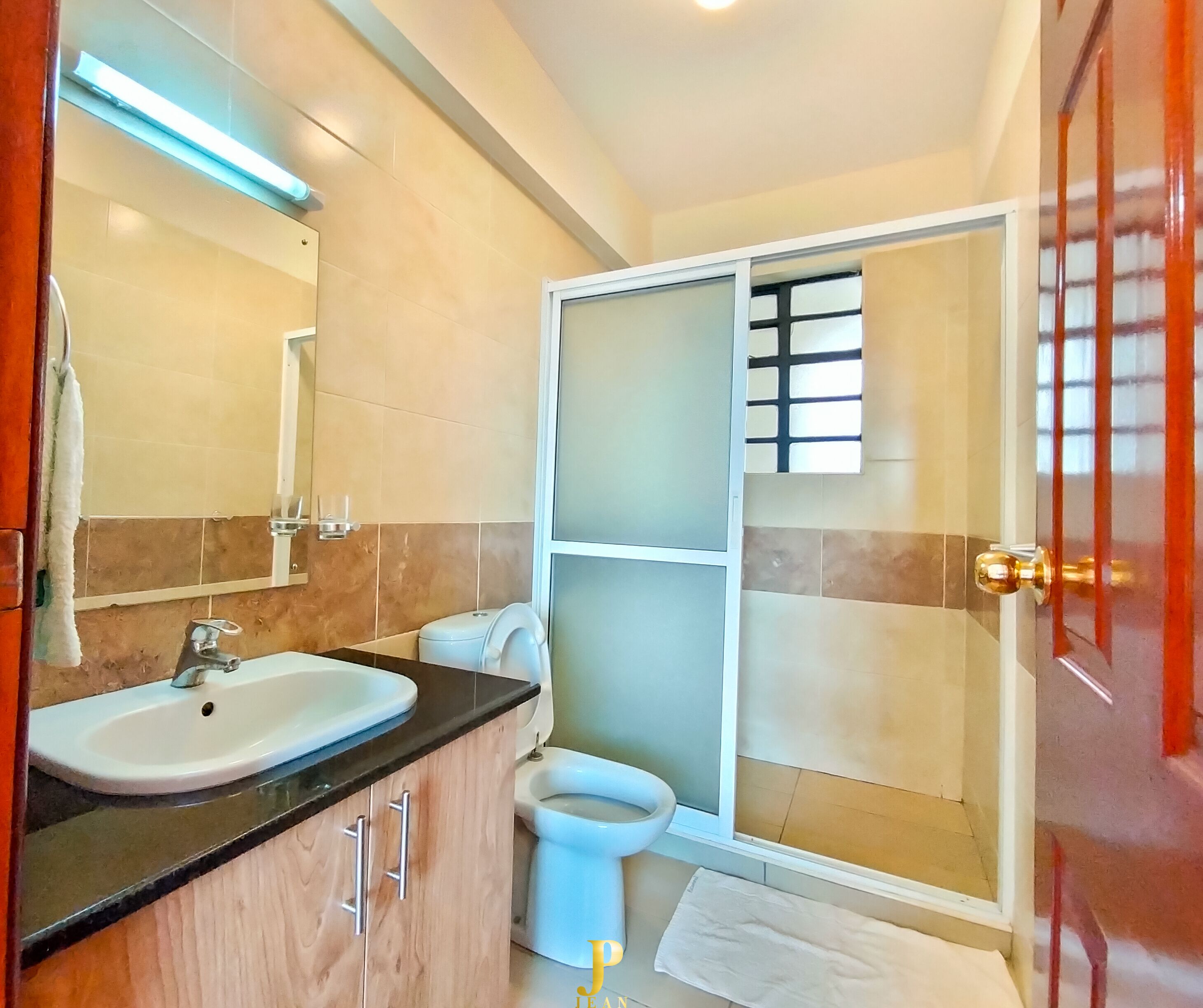 Elite Apartment | Bathroom | Shower, free toiletries, bidet, towels