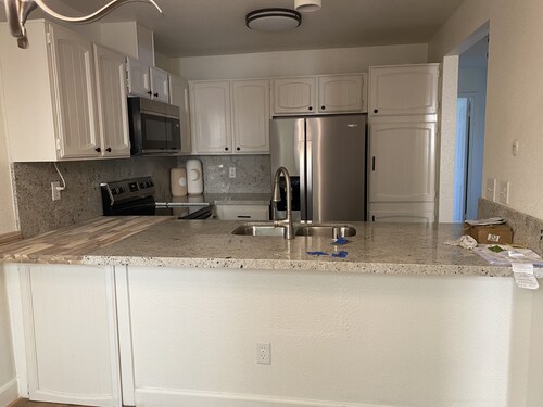 Modesto 2 Bdrm/2 Ba unit in gated area nr shopping, eateries, in unit wash/dryer