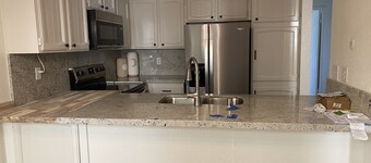 Modesto 2 Bdrm/2 Ba unit in gated area nr shopping, eateries, in unit wash/dryer